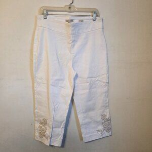 Dana Buchman M White Capri Pants w/Beige Embroidered Flowers on Legs.